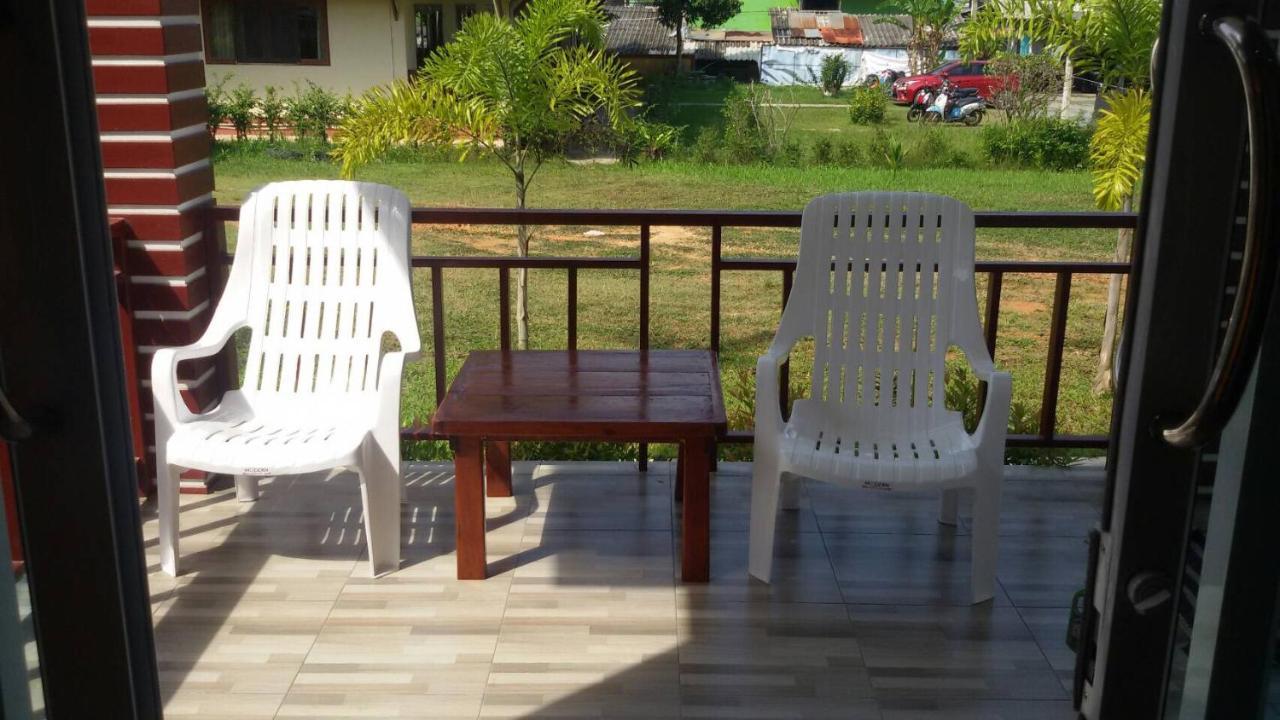 Tara House Hotell Ko Lanta Exteriör bild
