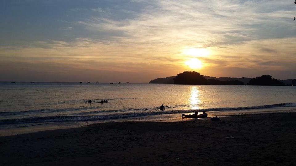 Tara House Hotell Ko Lanta Exteriör bild